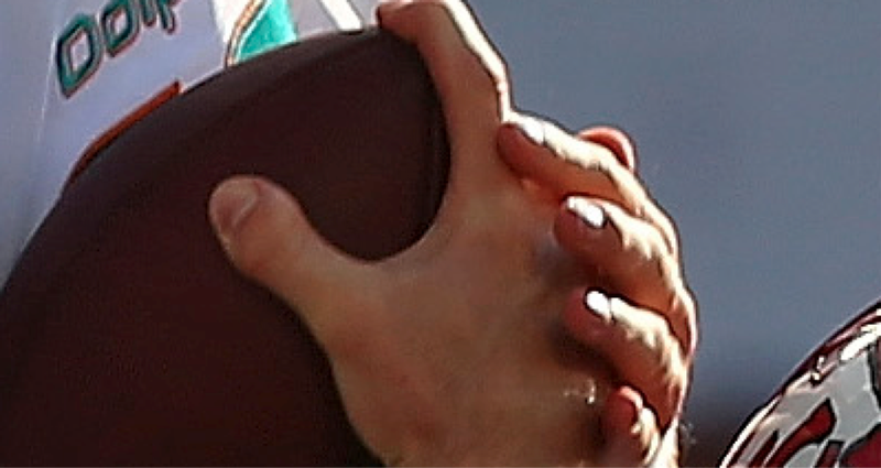 Illustration for article titled A Deadspin Investigation Into Ryan Tannehill's Thumbs